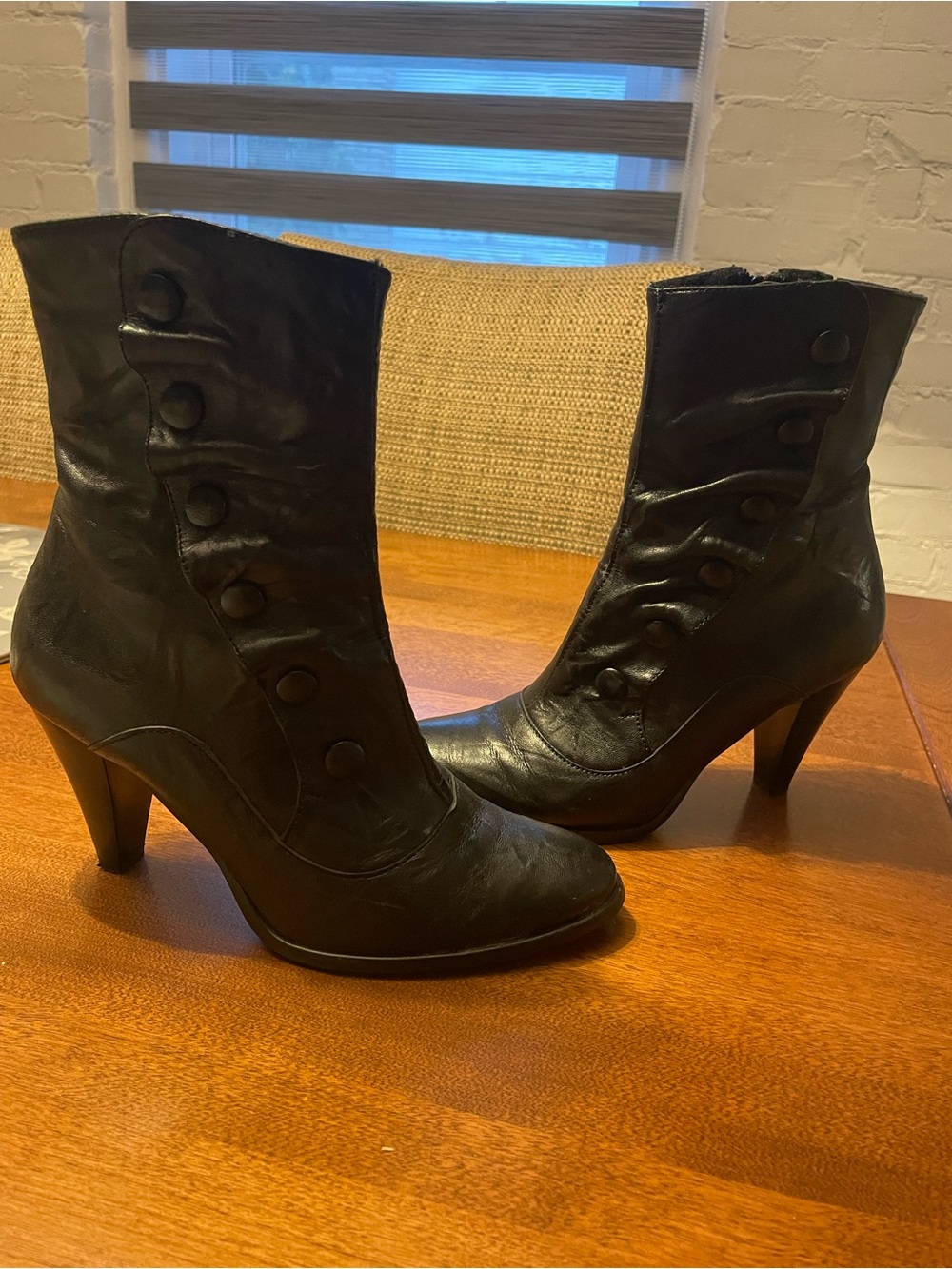 Women's Black leather Button-Accent Mid-Calf Heeled Boots